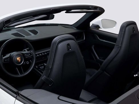 Used 2025 Porsche 911 Carrera image 27