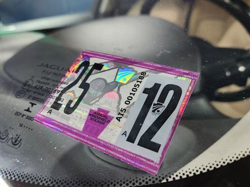 Used 2017 Jaguar F-PACE Premium image 53