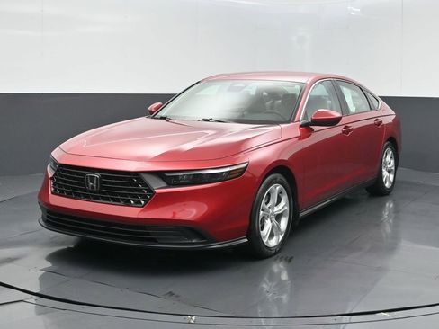 Certified 2023 Honda Accord LX image 7