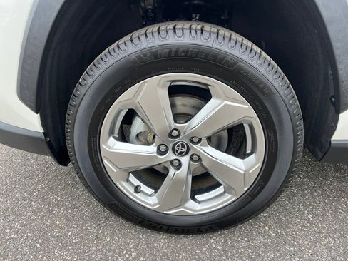 Used 2021 Toyota RAV4 XLE Premium image 29