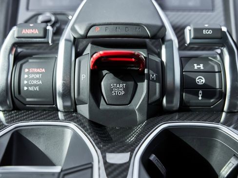 Used 2022 Lamborghini Urus image 68