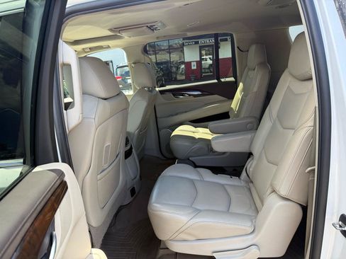 Used 2017 Cadillac Escalade ESV Premium Luxury AWD/4WD image 28