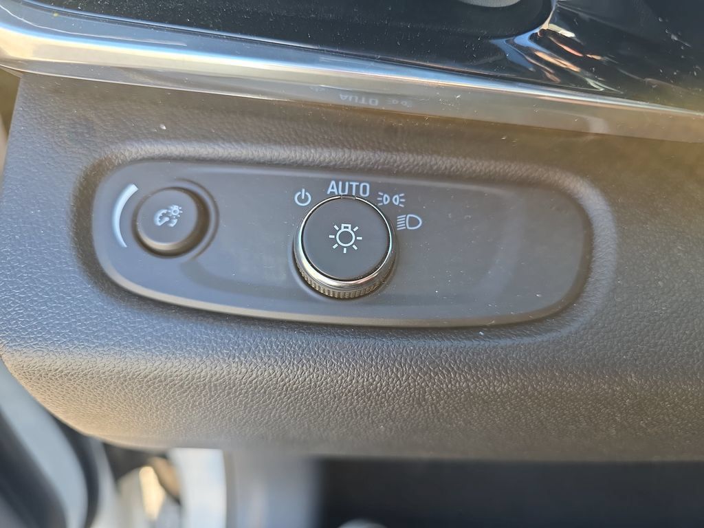 Used 2024 Buick Envista Sport Touring w/ Convenience I Package FWD image 28