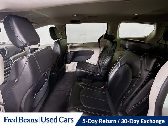 Used 2023 Chrysler Pacifica Touring-L FWD image 29