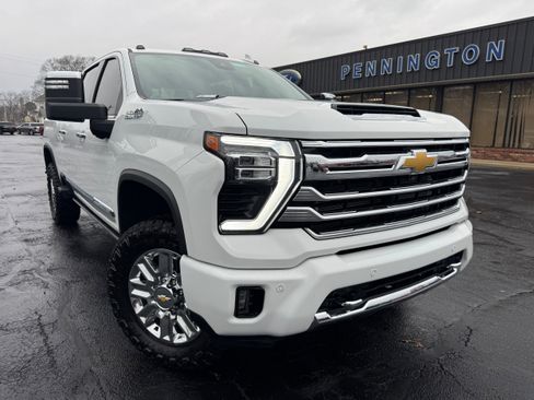 Used 2024 Chevrolet Silverado 2500 High Country w/ High Country Premium Package image 1