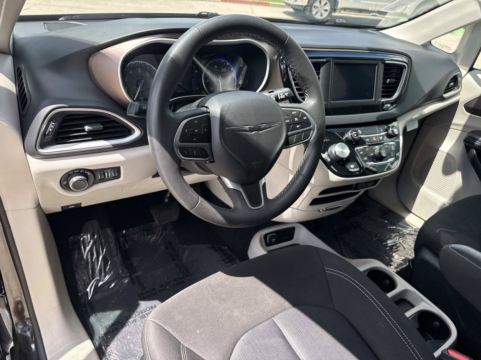 Used 2023 Chrysler Voyager LX FWD image 18
