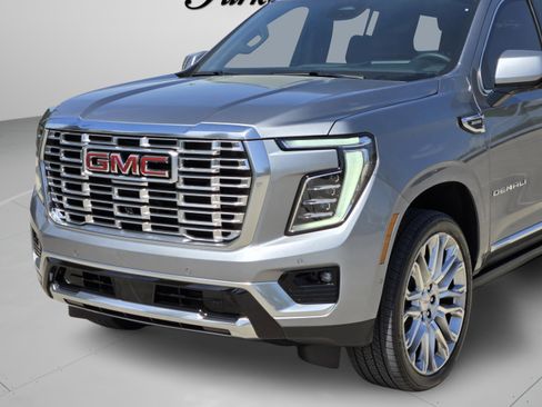 Used 2026 GMC Yukon Denali w/ Denali Reserve Package AWD/4WD image 30