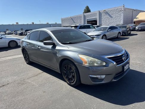 Used 2015 Nissan Altima 2.5 S w/ Power Driver Seat Package FWD image 3
