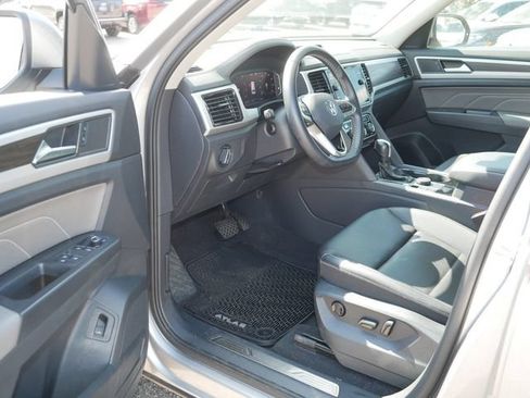 Certified 2023 Volkswagen Atlas SE w/ Black Wheel Package AWD/4WD image 12