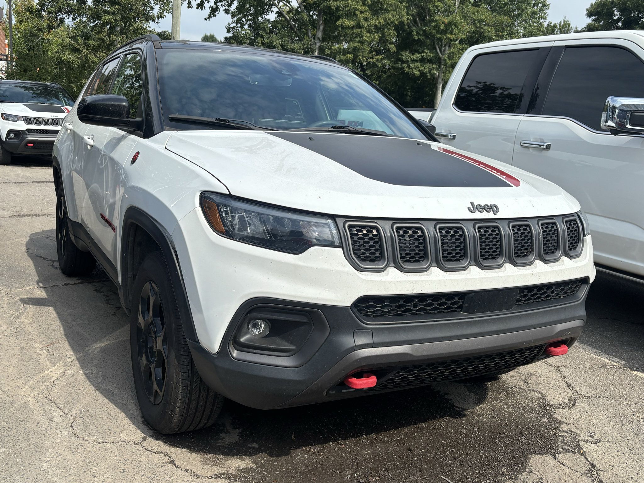 Used 2023 Jeep Compass Trailhawk AWD/4WD image 2