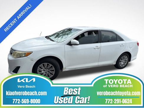 Used 2013 Toyota Camry LE FWD image 1