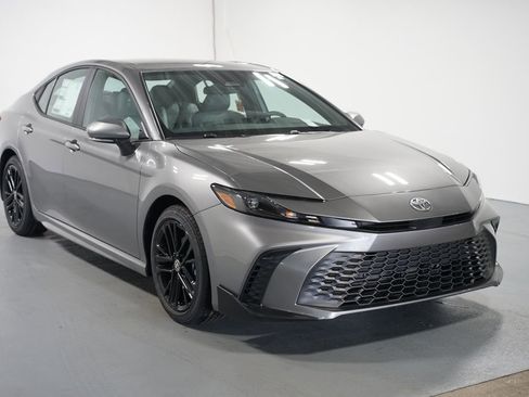 New 2026 Toyota Camry SE image 3