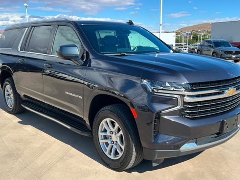 Used 2024 Chevrolet Suburban LT AWD/4WD image 7