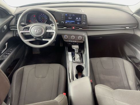 Used 2021 Hyundai Elantra SE image 16