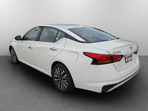 Used 2025 Nissan Altima 2.5 SV FWD image 7