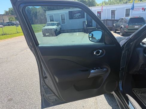 Used 2011 Nissan Juke SL AWD/4WD image 9