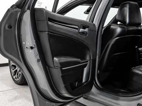 Used 2018 Chrysler 300 S w/ 300S Premium Group RWD image 60