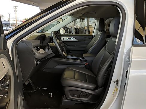 Used 2025 Ford Explorer Active w/ Active Comfort Package image 11