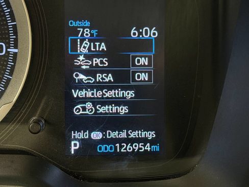 Used 2020 Toyota Corolla LE FWD image 22