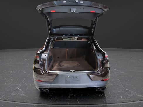 Used 2023 Porsche Cayenne Coupe AWD/4WD image 12