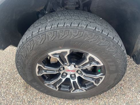 Used 2024 GMC Canyon AT4 w/ Technology Package image 23