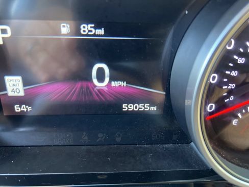 Used 2022 Kia Carnival EX FWD image 58
