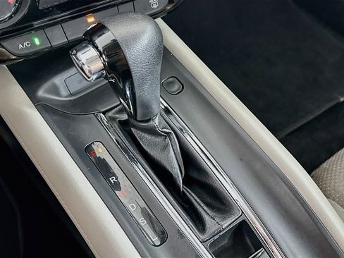 Used 2018 Honda HR-V LX image 24