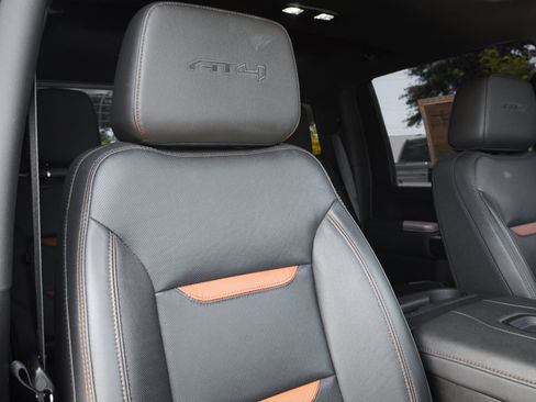 Used 2022 GMC Sierra 2500 AT4 w/ AT4 Premium Plus Package AWD/4WD image 31