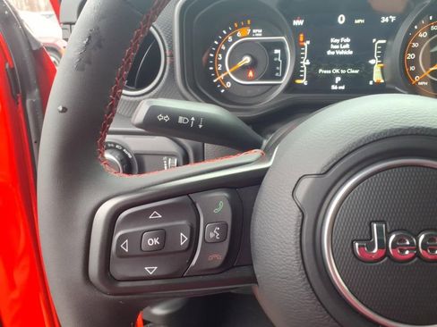 Used 2024 Jeep Wrangler Unlimited Rubicon w/ Convenience Group AWD/4WD image 17