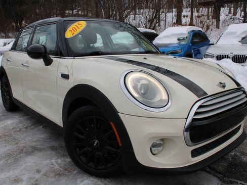 Used 2015 MINI Cooper 4-Door Hardtop image 4