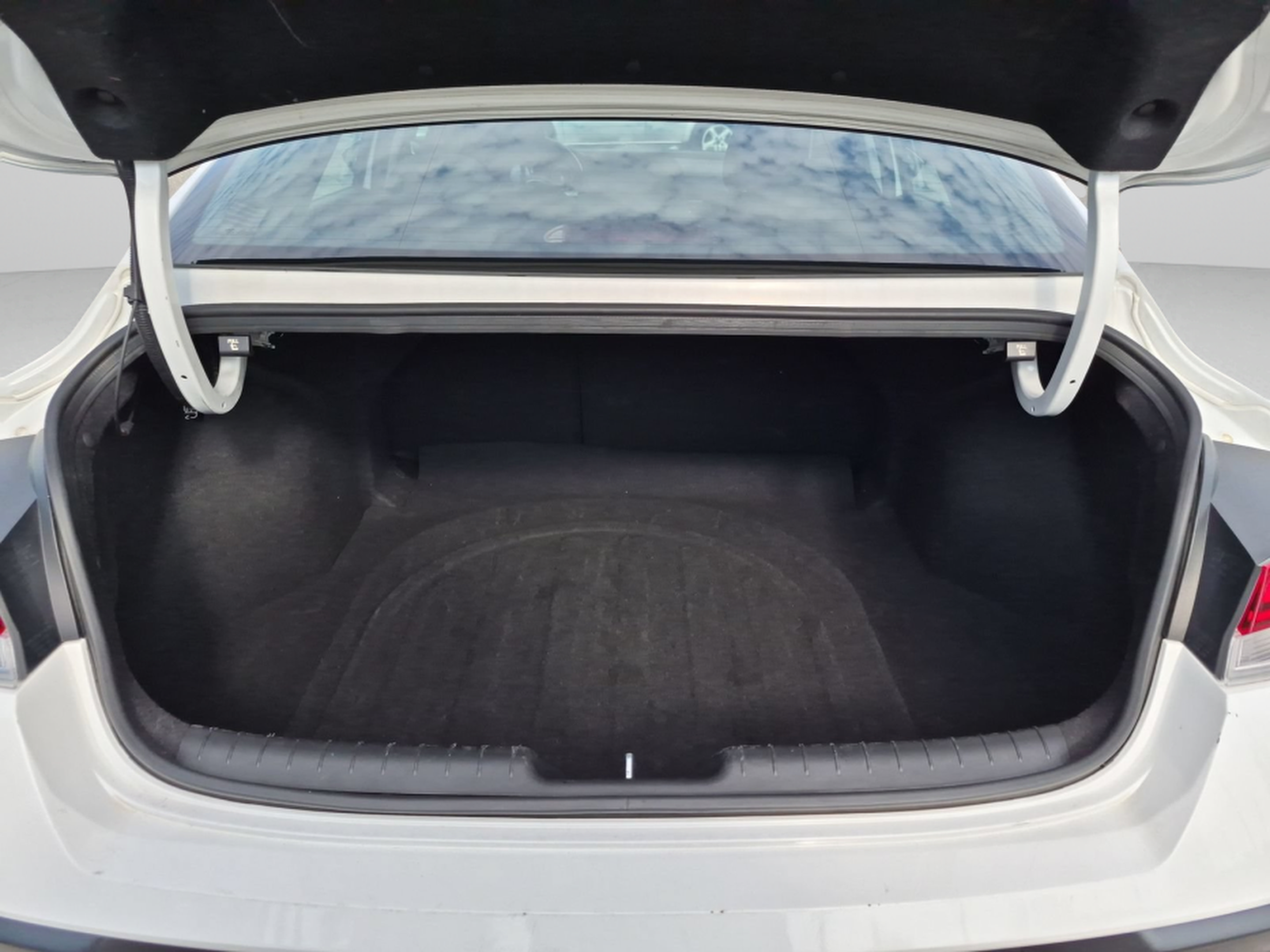 Used 2025 Hyundai Elantra SEL FWD image 30