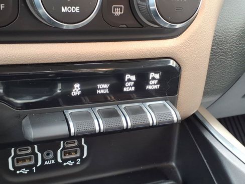 Used 2022 RAM 1500 Laramie AWD/4WD image 17