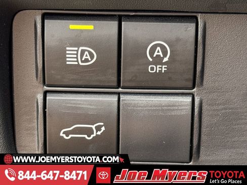 Used 2025 Toyota Highlander LE image 24