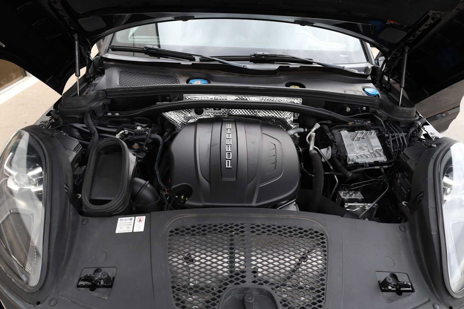 Used 2021 Porsche Macan AWD/4WD image 55