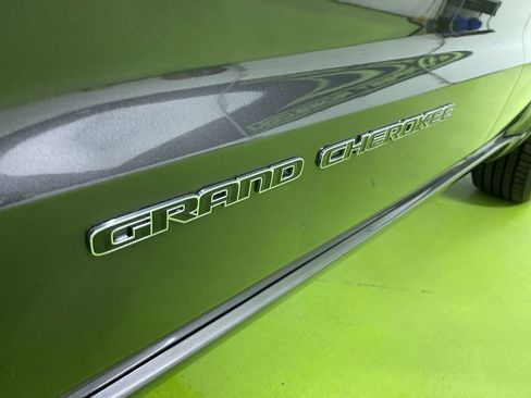 Used 2017 Jeep Grand Cherokee Overland image 15