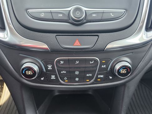 Used 2020 Chevrolet Equinox LT image 22