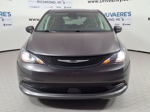 Used 2023 Chrysler Voyager LX FWD image 2
