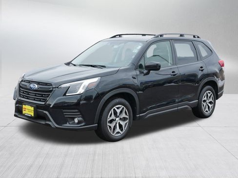 Used 2024 Subaru Forester Premium image 3
