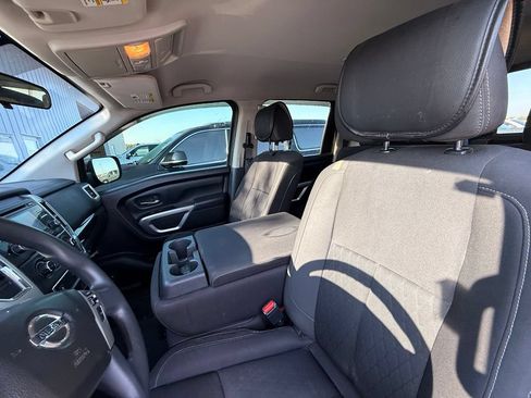 Used 2018 Nissan Titan 4x4 Crew Cab image 8