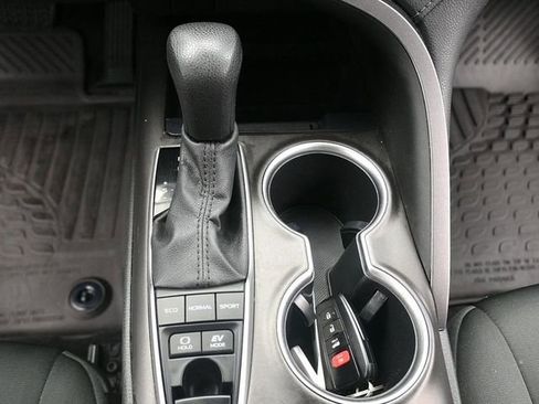 Used 2021 Toyota Camry LE image 19