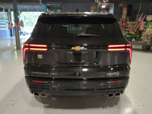 Used 2025 Chevrolet Traverse High Country AWD/4WD image 9