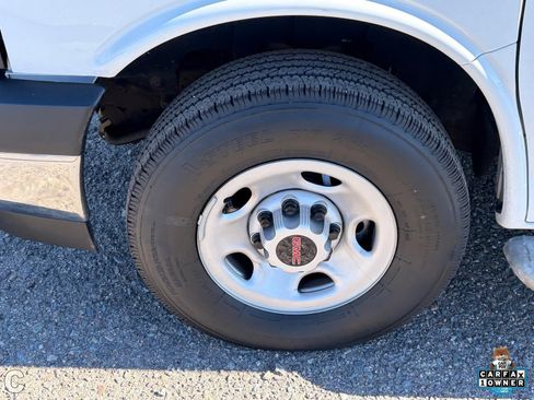 Used 2024 GMC Savana 2500 w/ Driver Convenience Package image 10