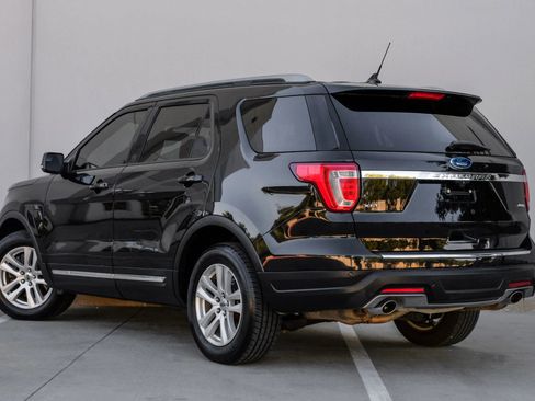 Used 2018 Ford Explorer XLT w/ Equipment Group 202A AWD/4WD image 10