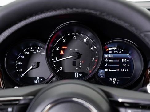 New 2026 Porsche Macan image 16