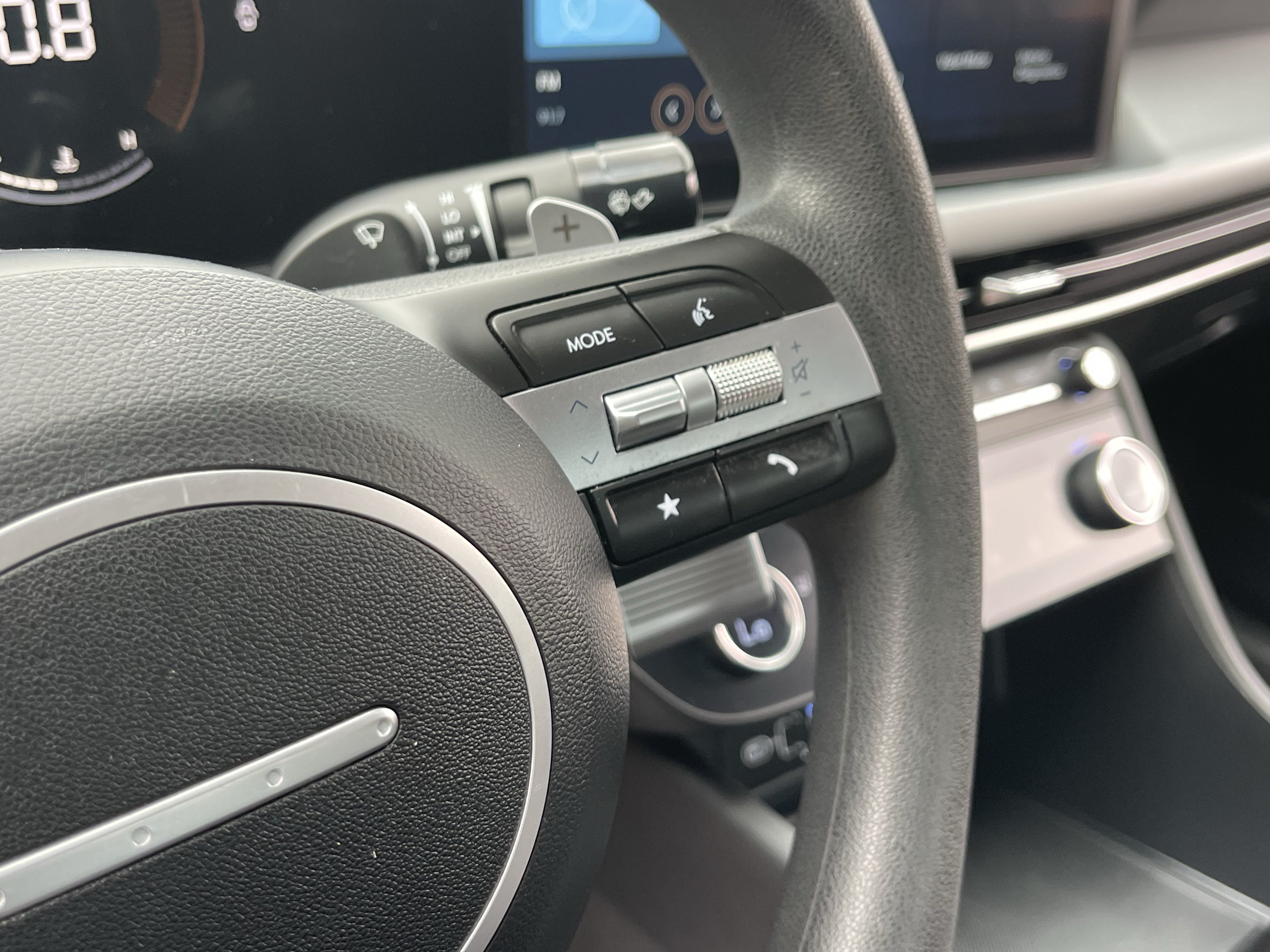 Used 2025 Hyundai Sonata SEL FWD image 23