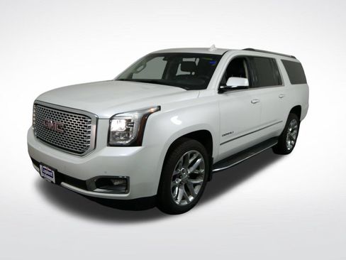 Used 2017 GMC Yukon XL Denali w/ Open Road Package AWD/4WD image 9