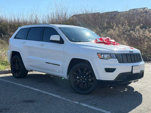 Used 2018 Jeep Grand Cherokee Altitude image 1