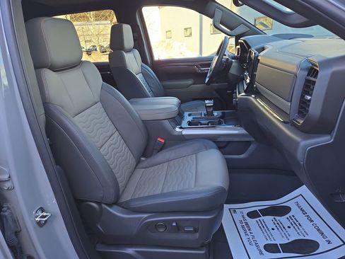 Used 2024 Chevrolet Silverado 1500 ZR2 w/ Technology Package image 17