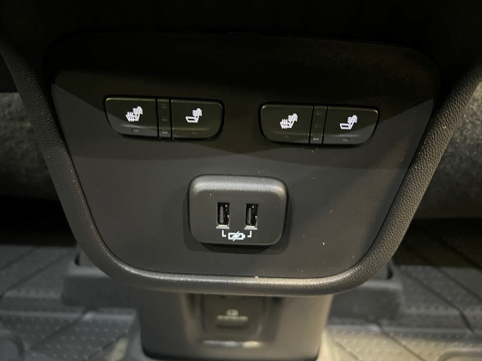 Used 2024 Chevrolet Equinox Premier AWD/4WD image 15