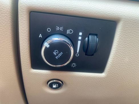 Used 2019 Jeep Grand Cherokee Overland AWD/4WD image 23